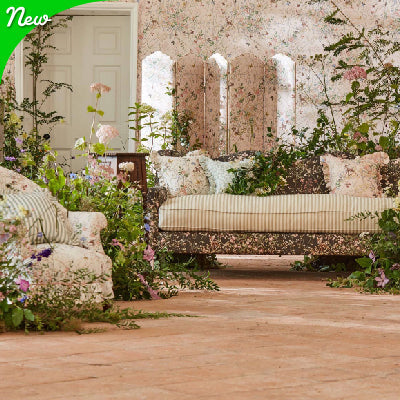 Floral light pink Motif Wallpaper in elegant living room