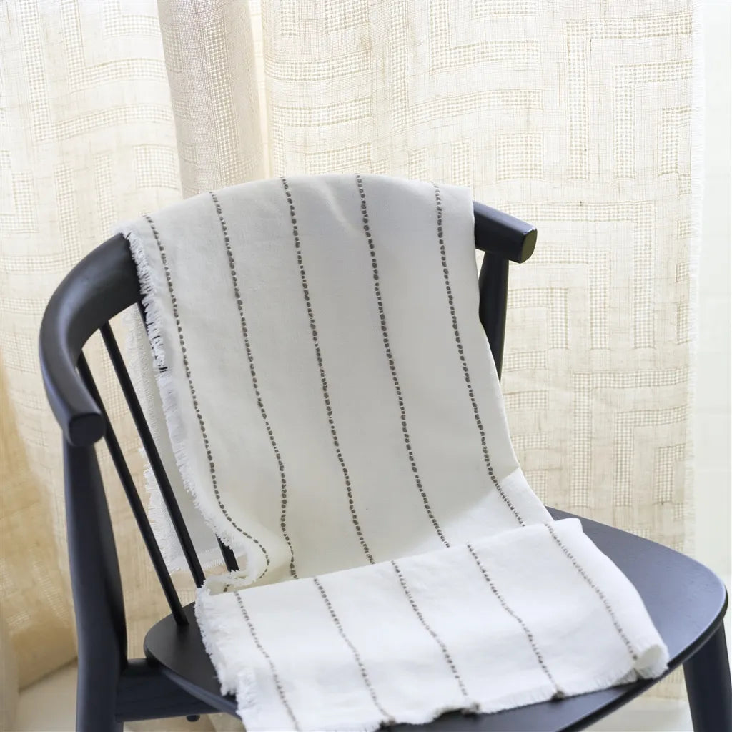 Designers Guild Mayenne 1 Fabric FDG3128-01