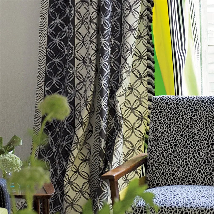 Designers Guild Mayura Lilac Wallpaper Sample P575-07