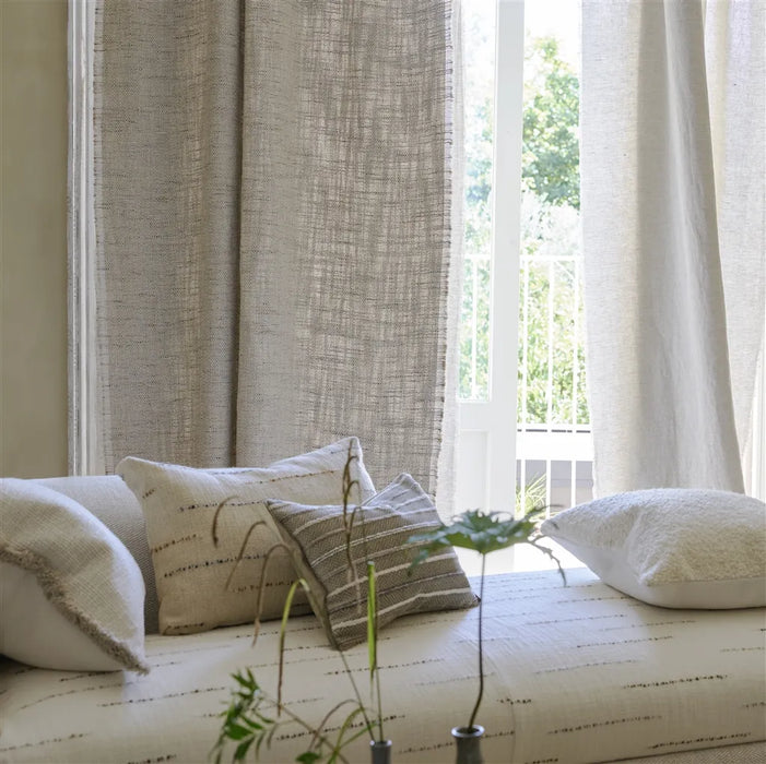 Designers Guild Gwen Linen Fabric Sample FDG3247-01