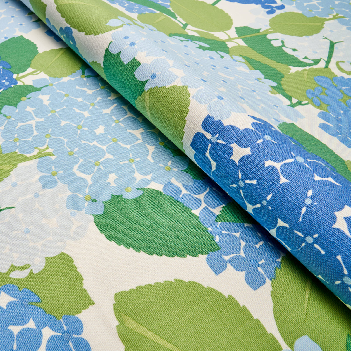 Hydrangea Sampling Schumacher Hydrangea Porcelain 177583 Sample | 40% Off (Samples)
