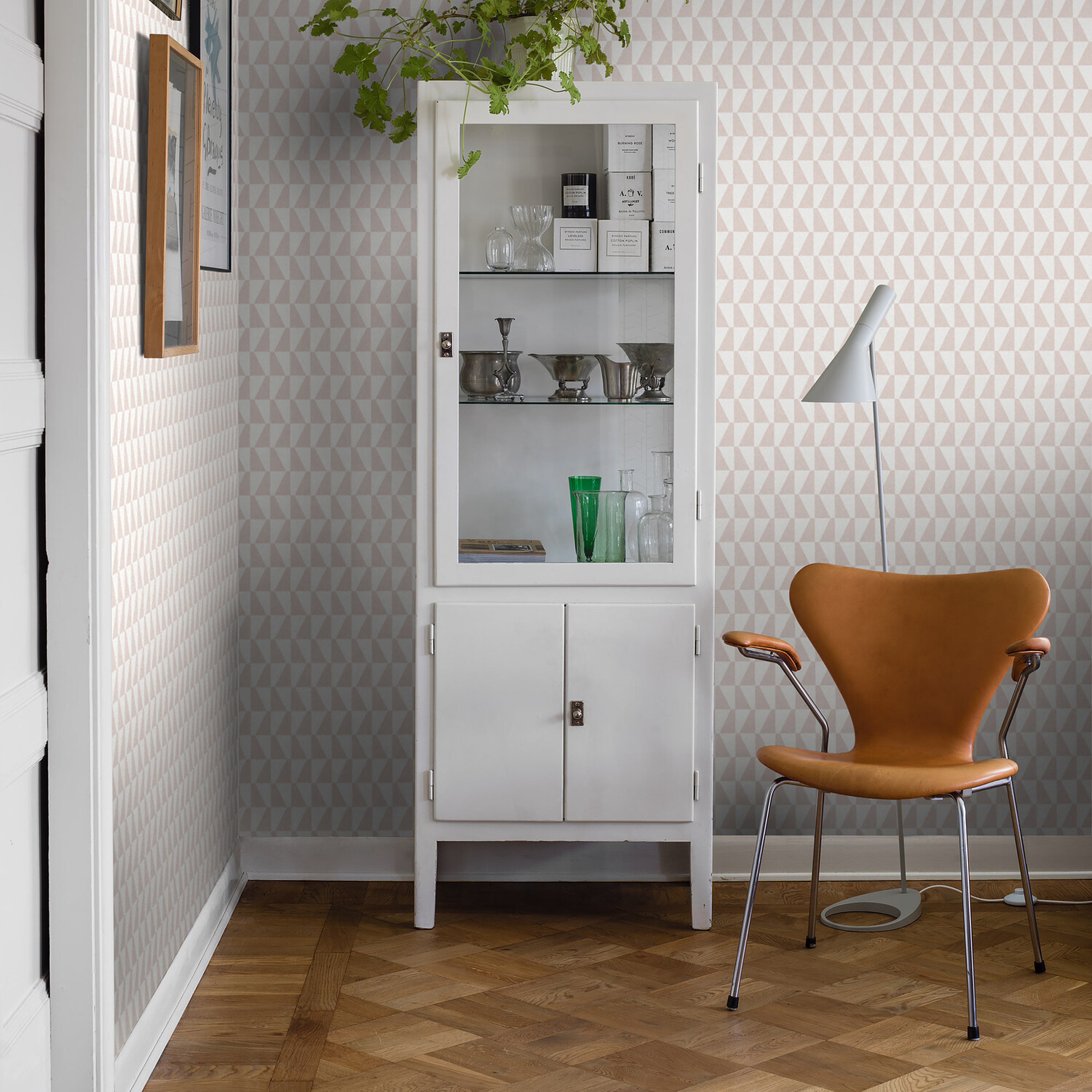 Schumacher Trapez Petal Wallpaper Sample 1780