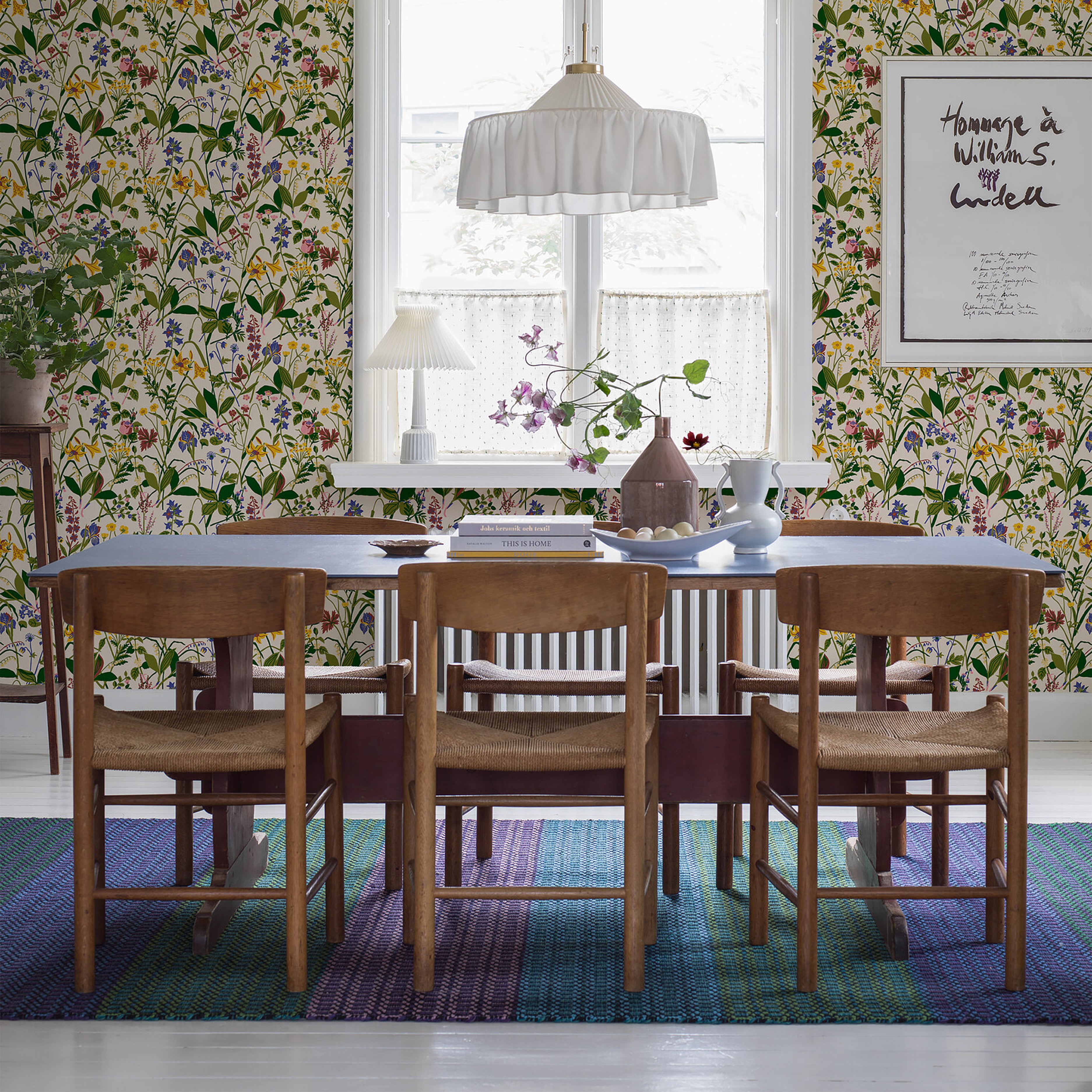 Schumacher Ros Och Lilja Ivory Wallpaper Sample 1962