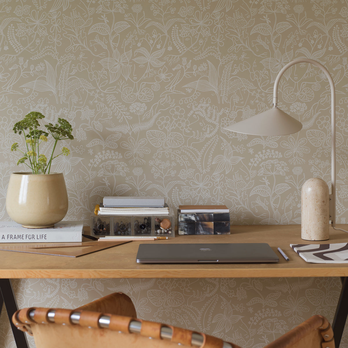 Schumacher Grazia Parchment Wallpaper Sample 1979