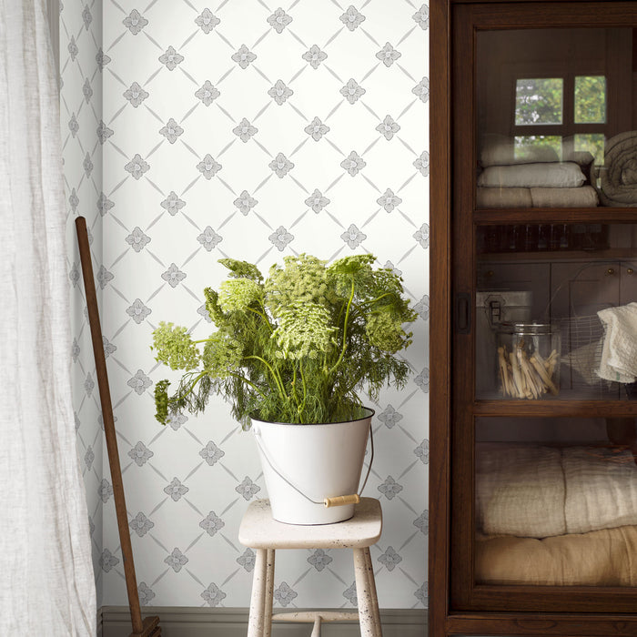 Schumacher Linne Grey And Silver Wallpaper Sample 4505