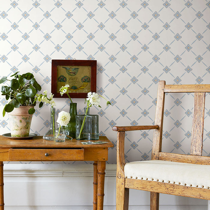 Schumacher Linne Blue And Gold Wallpaper Sample 4506