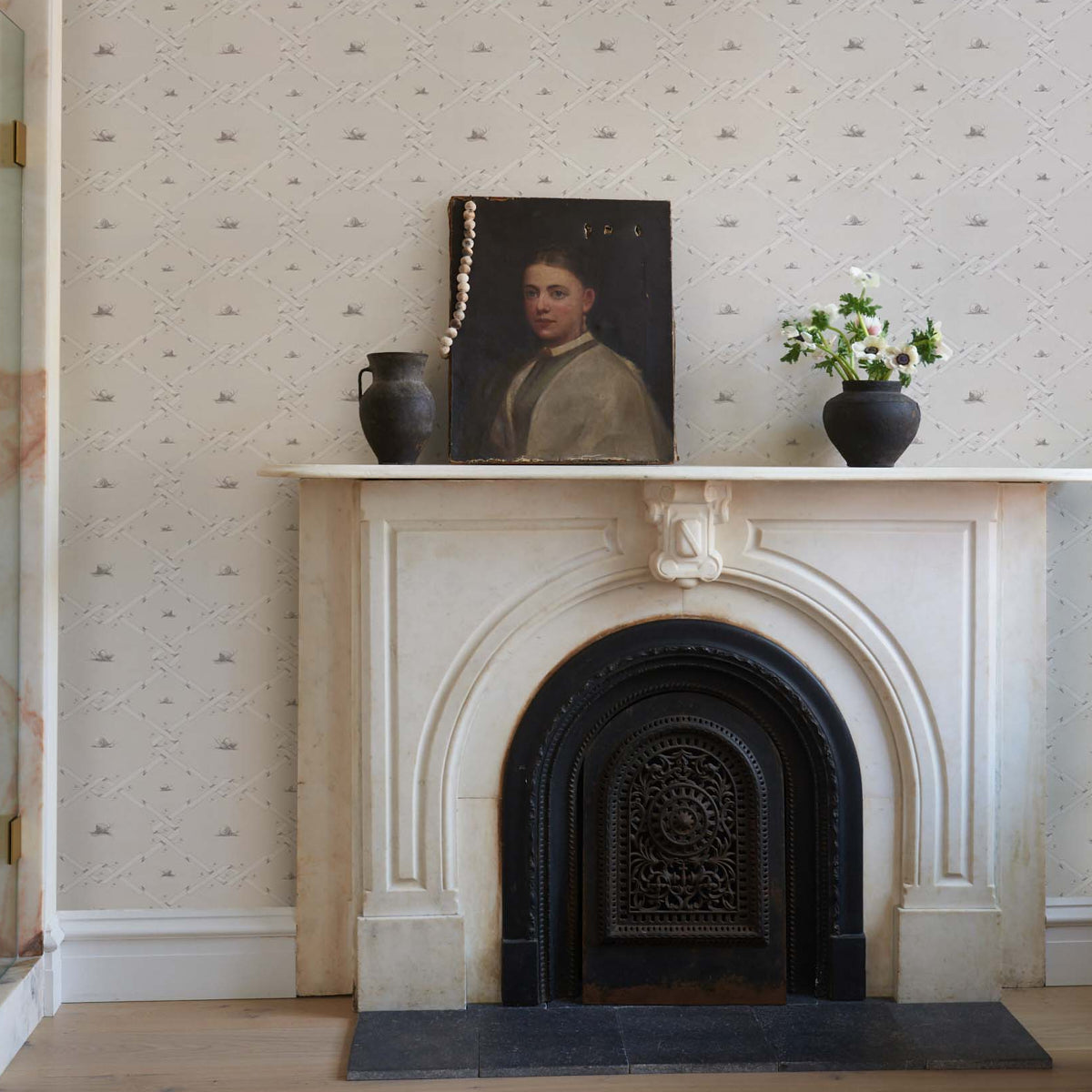 Schumacher Ouvrez Moi Grey Wallpaper Sample 5014511