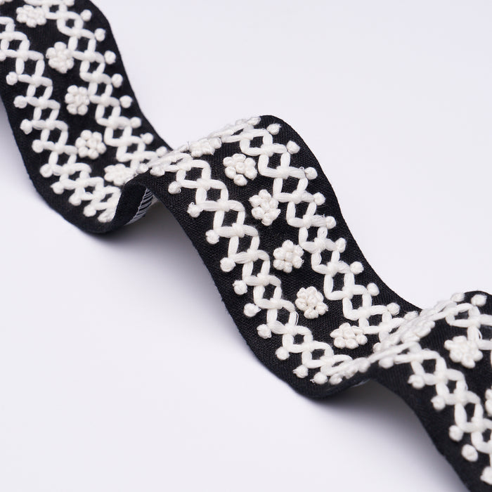 Schumacher Sunnyvale Tape Onyx Trim Sample 85301