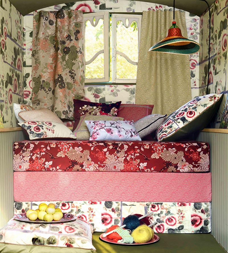 Jean Paul Gaultier Kyoto Lampas Grenat Fabric Sample H034660002