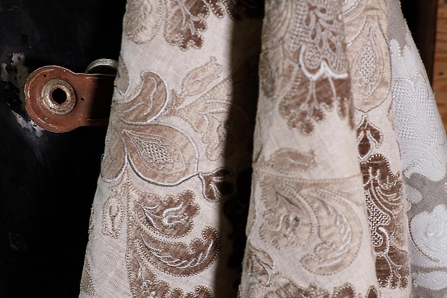 Fadini Borghi Erasmo Carmin Fabric Sample I6510001