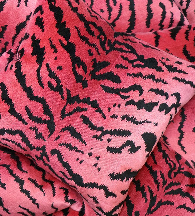 Scalamandre Tigre Reds & Black Fabric SC26167MMA0003
