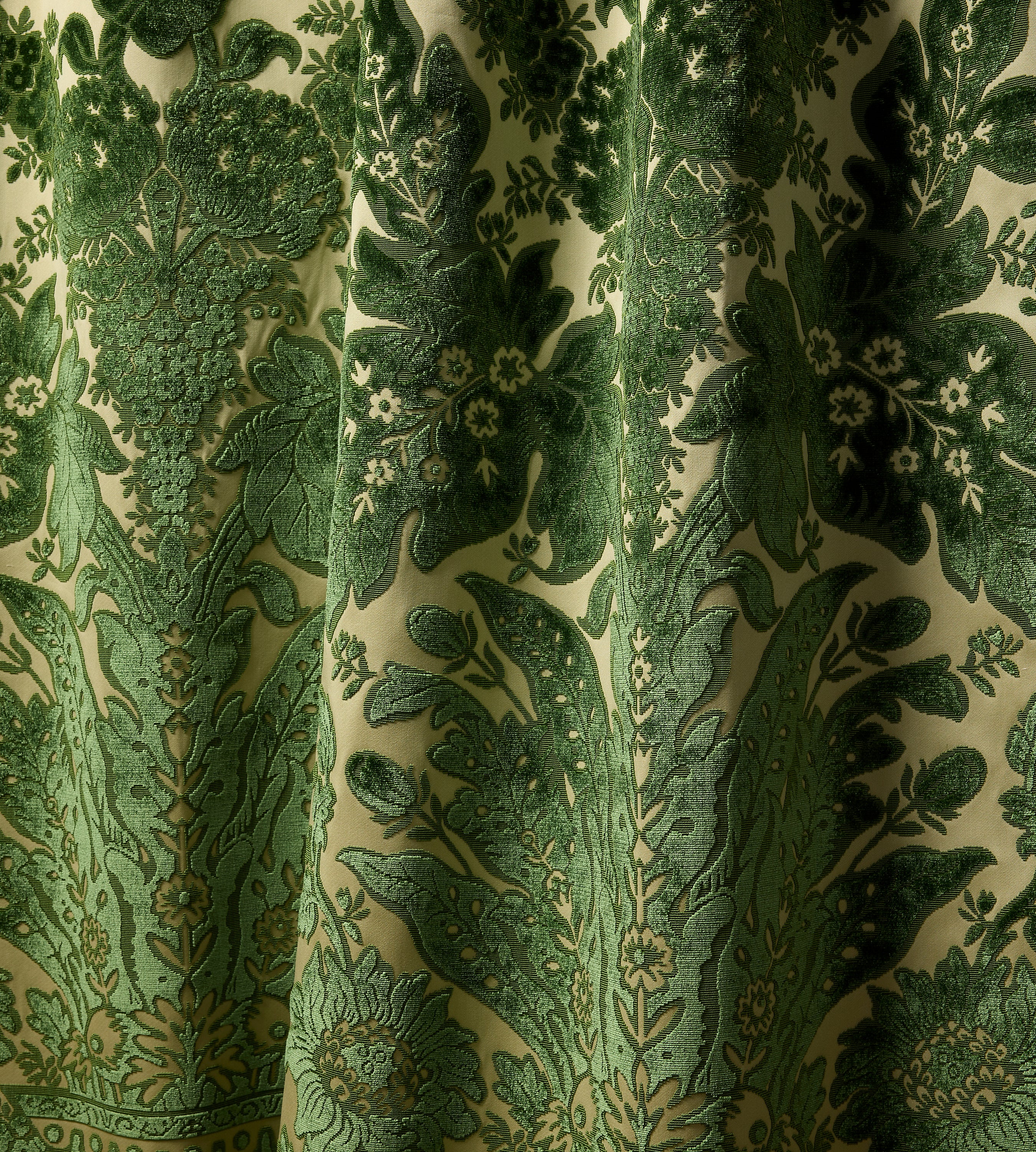 Scalamandre Regis Velvet Damask Frond Fabric Sample SC273210003