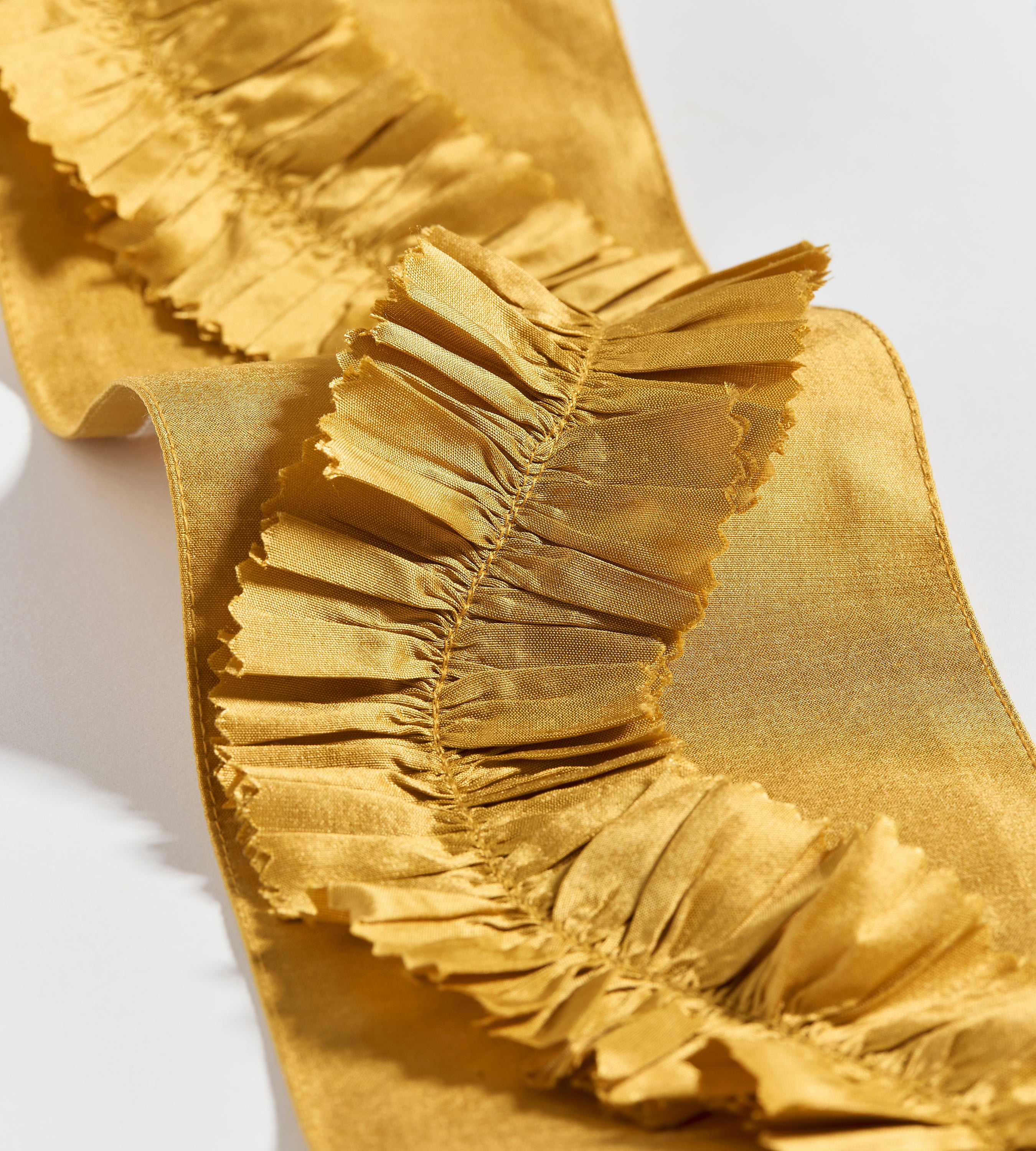 Scalamandre Ruffle Tape Golden Trimming Sample SCT33410004