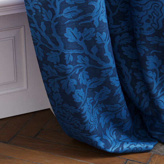 Travers Chenglei Dragon 558 Fabric Sample 44192558