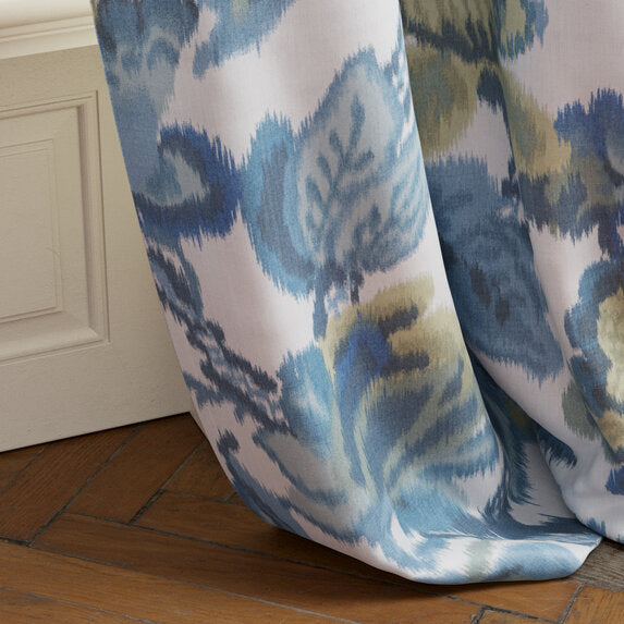 Travers Anya 586 Fabric Sample 44195586