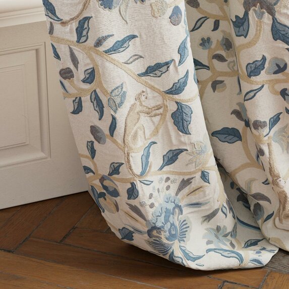 Travers Bandars Garden 595 Fabric Sample 44219595