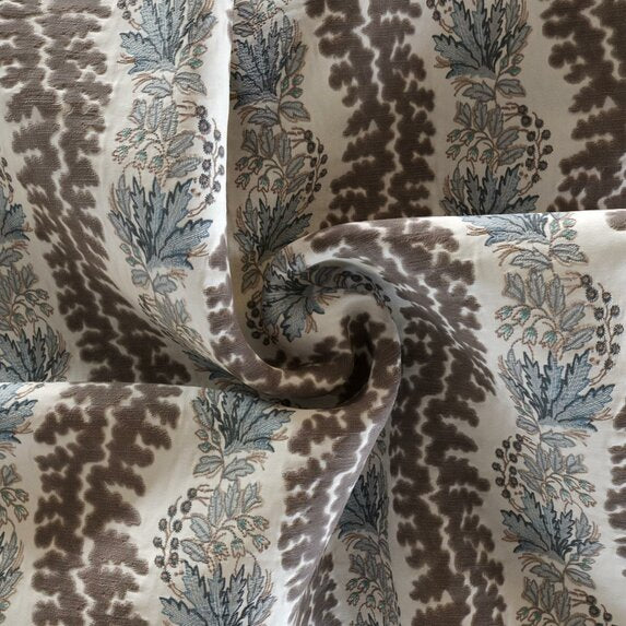 Travers Rambling Vine 857 Fabric Sample 44220857