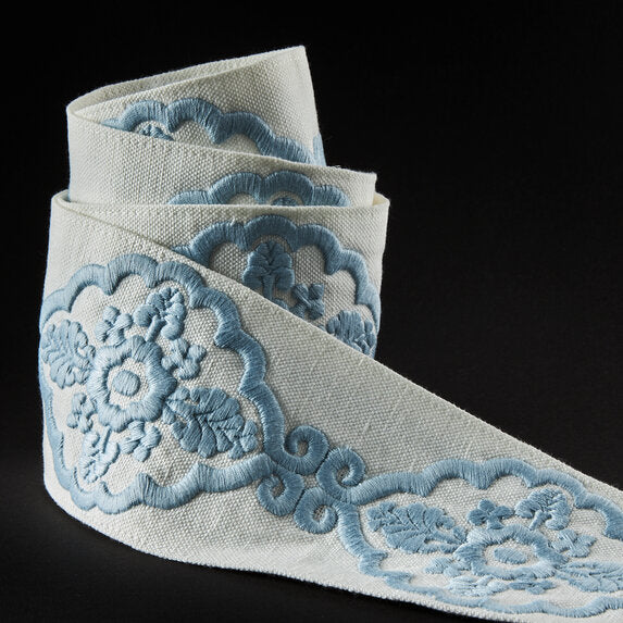 Travers Plaza Medallion 513 Trim Sample 60061513