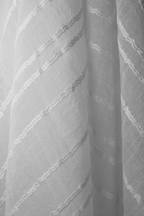 Osborne & Little Dhow 1 Fabric F6220-01