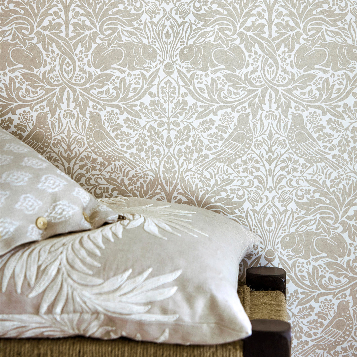 Morris & Co Pure Brer Rabbit White Clover DMPN216534 Wallpaper | 40% ...
