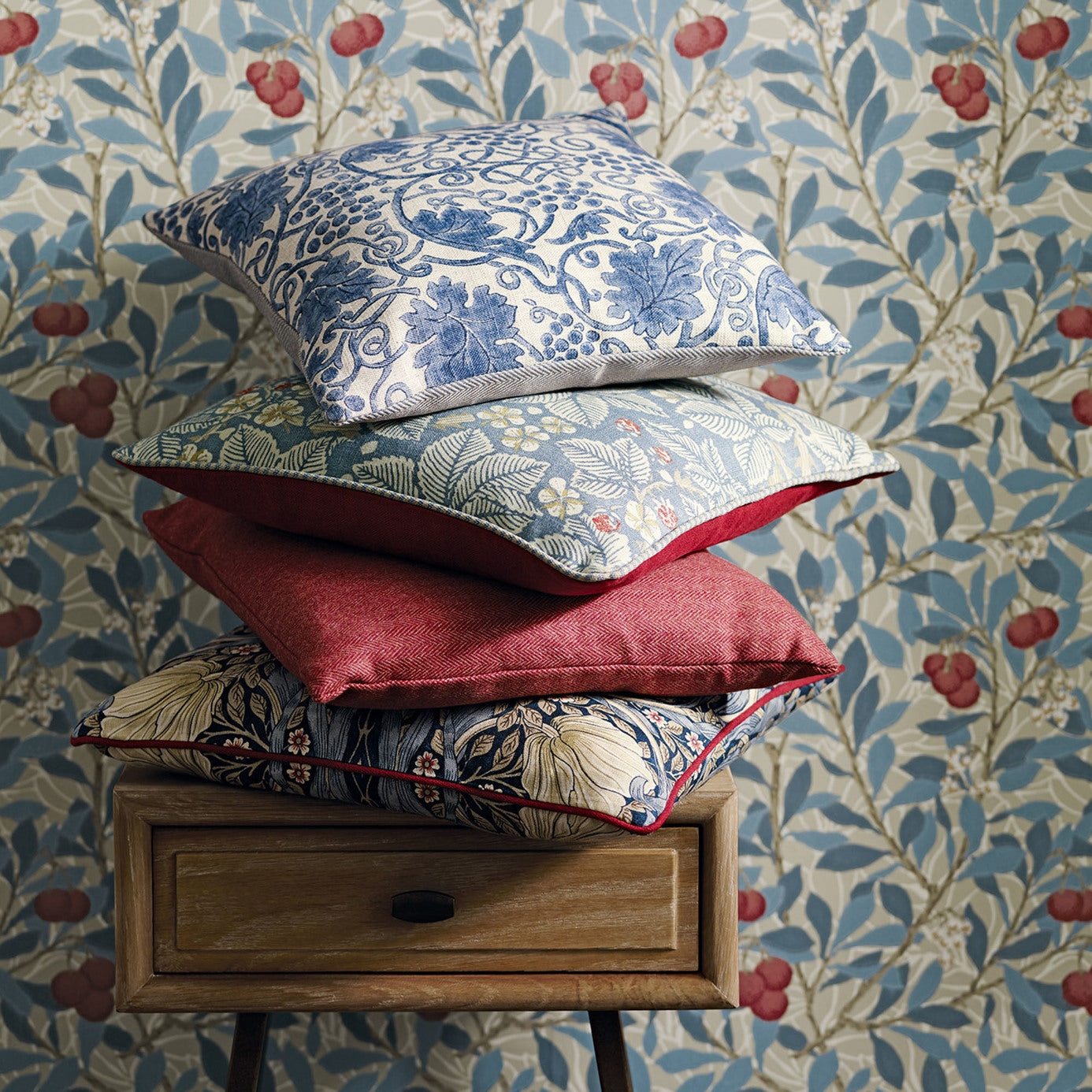 Morris & Co Arbutus Thyme/Coral 214719 Wallpaper DM3W214719