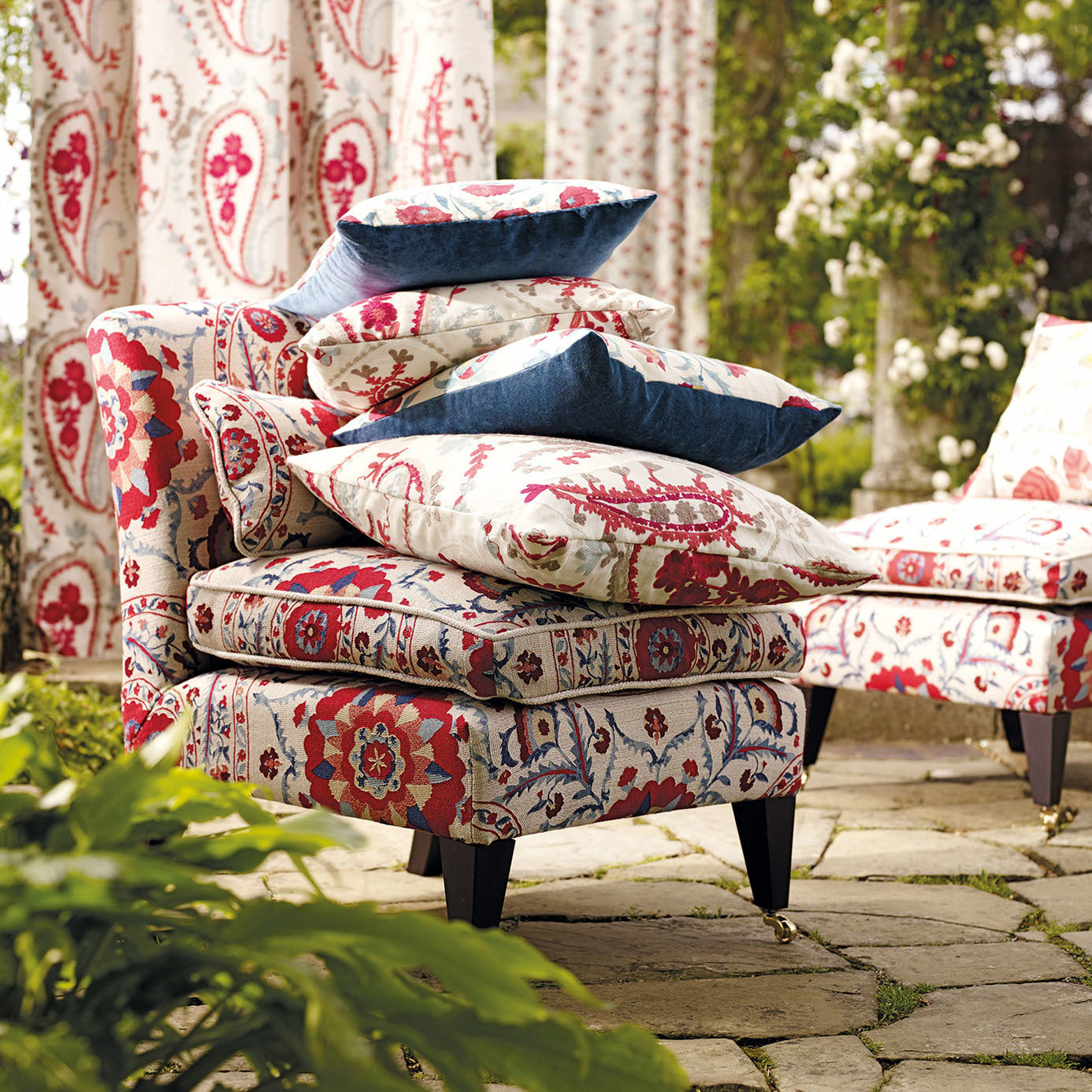 Sanderson Ottoman Flowers Cherry/Indigo 225348 Fabric DSOH225348