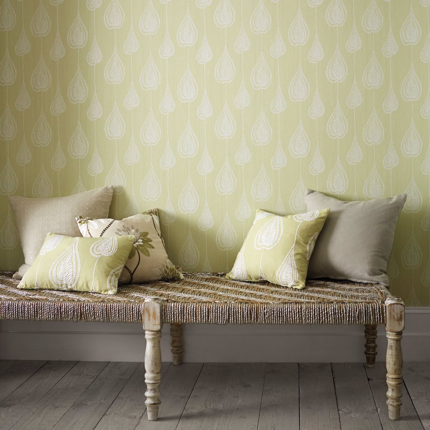 Harlequin Gigi Shell 111181 Wallpaper HWHI111181