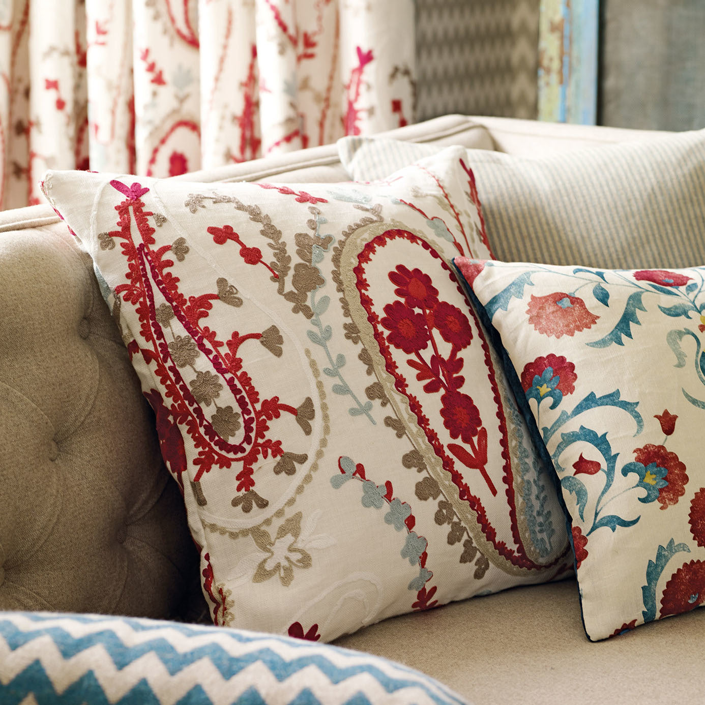 Sanderson Ottoman Flowers Cherry/Indigo 225348 Fabric DSOH225348