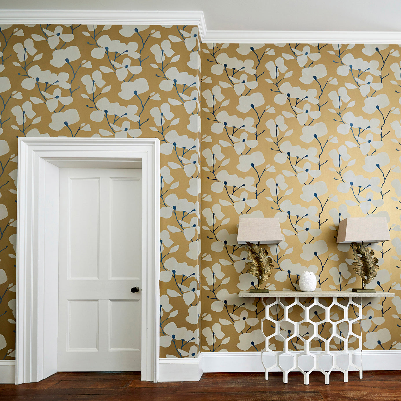 Harlequin Kienze Shimmer Gilver/Chalk 111974 Wallpaper HMWF111974