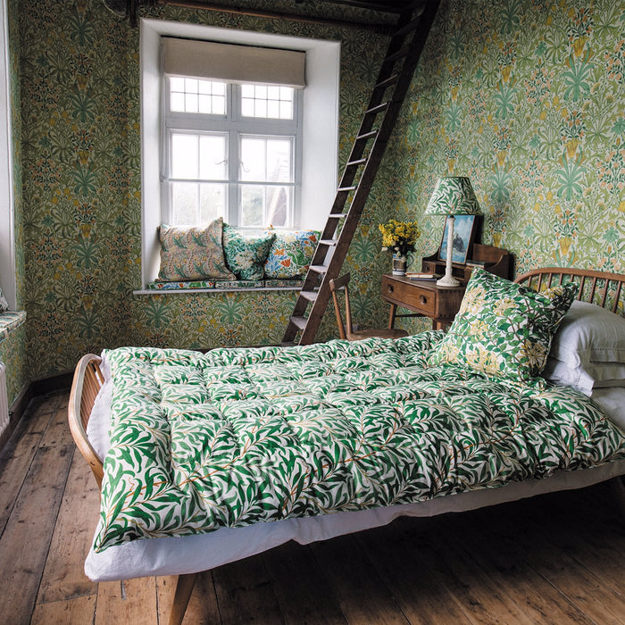 Morris & Co Bachelors Button Leaf Green/Sky 217096 Wallpaper MCOW217096
