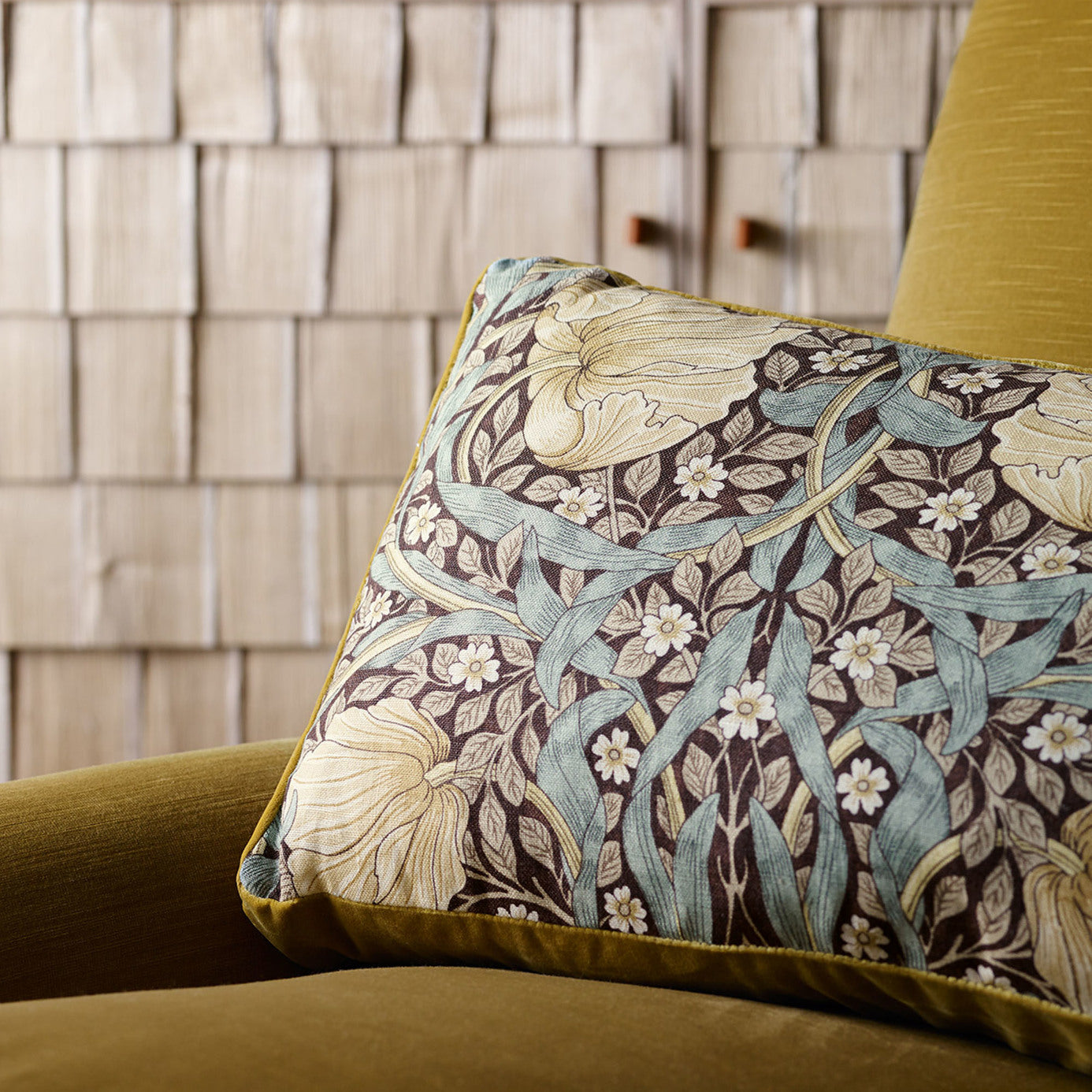 Morris & Co Pimpernel Fig/Sisal 210390 Wallpaper DM6P210390